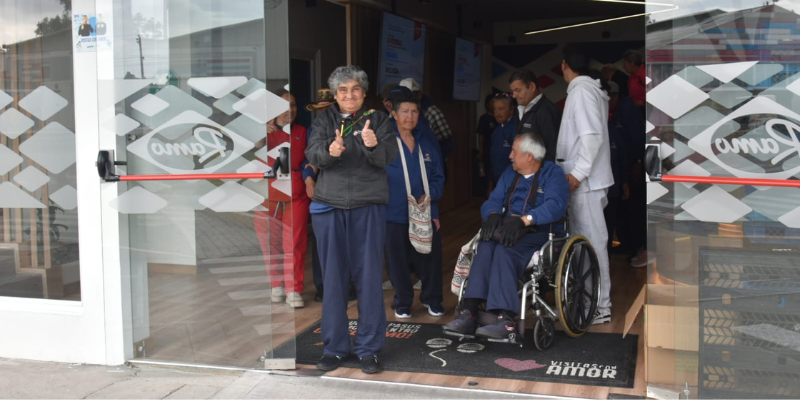 Personas mayores del Centro San José de Facatativá participaron en jornada pedagógica y de integración en Productos Ramo
